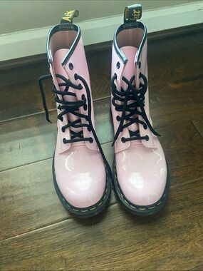 Dr. Martens ‘1460 W' Pale Pink Patent Leather Lace-Up Boot Womens Size 8
